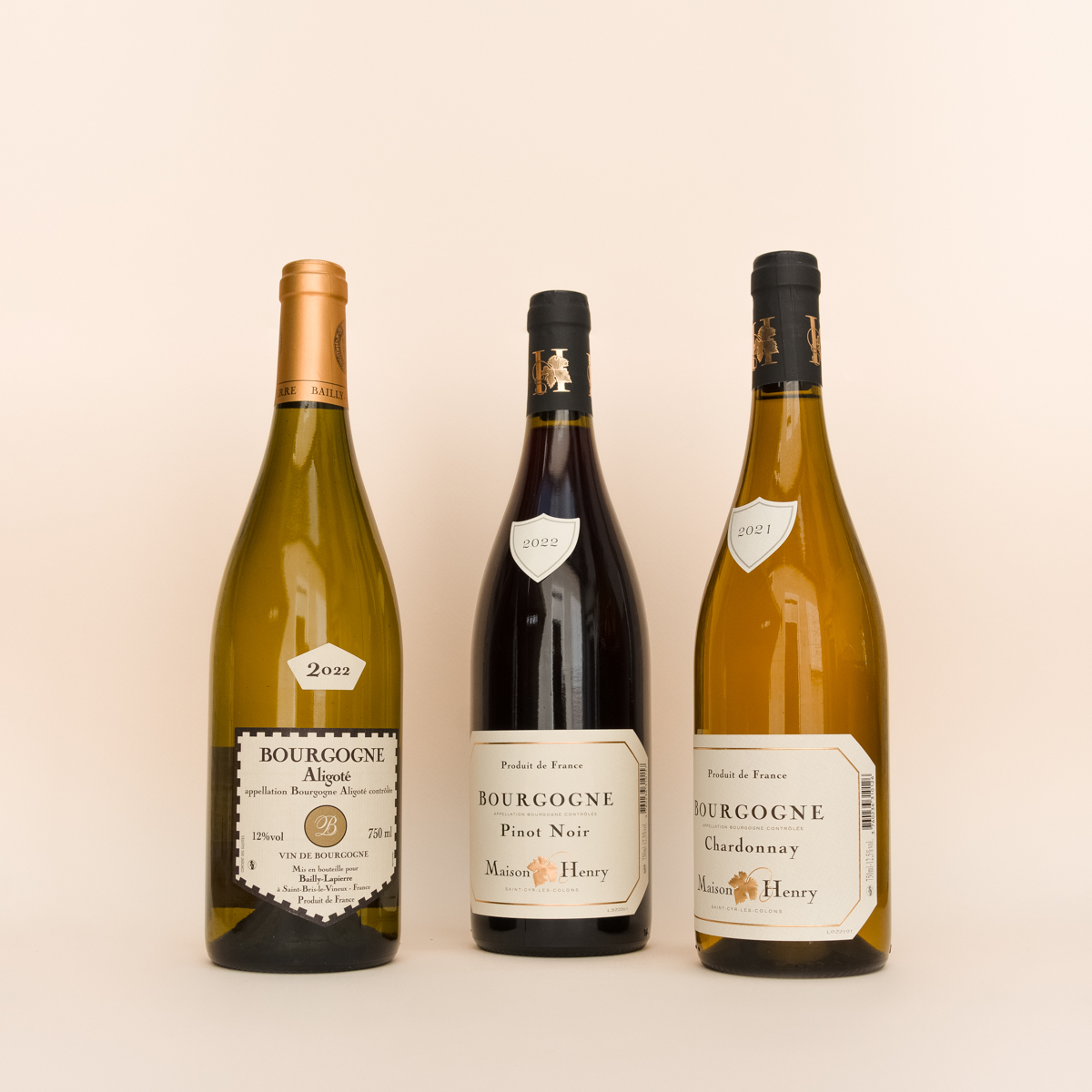 Coffret cadeau 3 bouteilles composé de 3 vins de Bourgogne : 1 Bourgogne Aligoté, 1 Pinot Noir, 1 Chardonnay